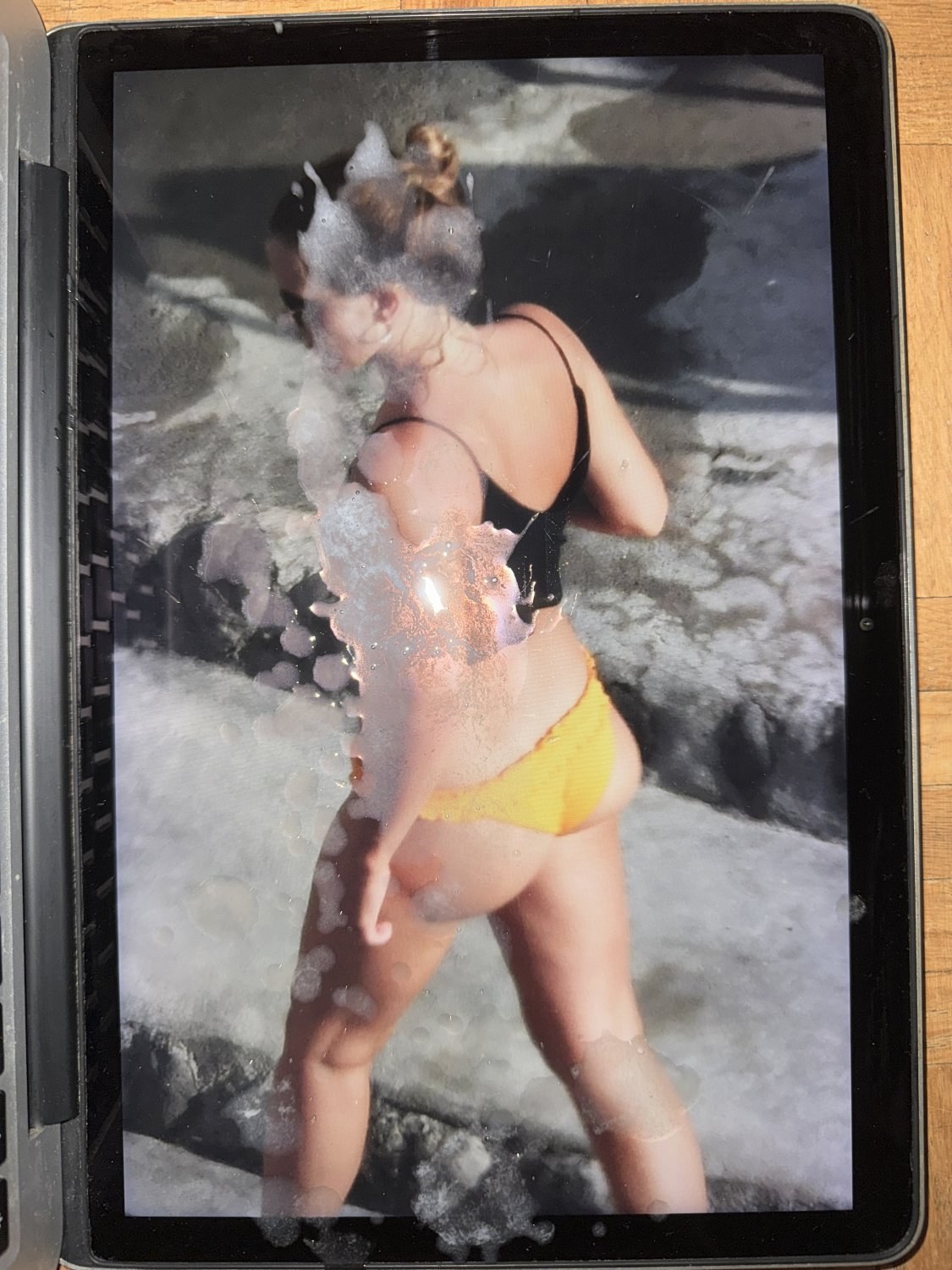 IiO9yncQ Emma Watson Cum Tribute 026 02.jpg